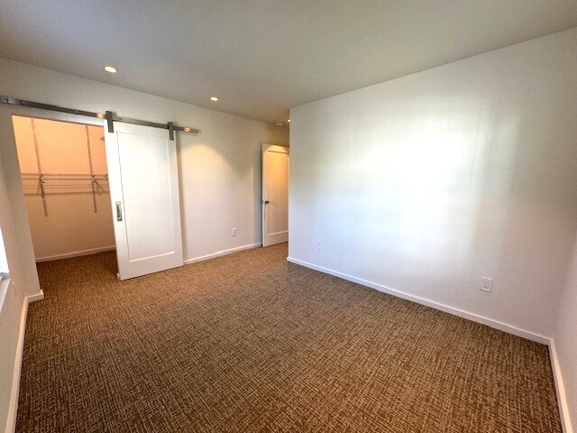 Building Photo - 784 Farmington Ave