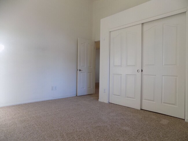 Building Photo - Single Story 4 Bedroom