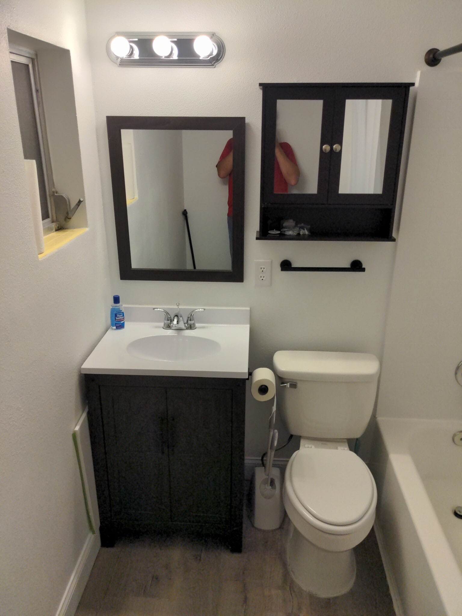 Updated bathroom 2022 - 320 Lakeview St