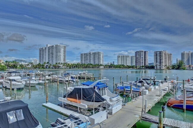 Building Photo - 18051 Biscayne Blvd
