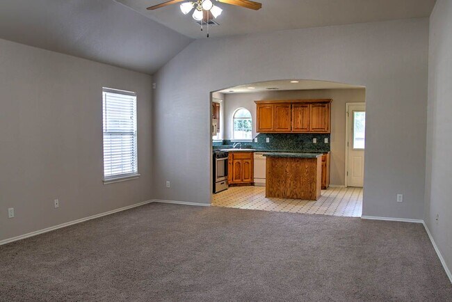 Building Photo - Charming home 3 car garage in Bixby.