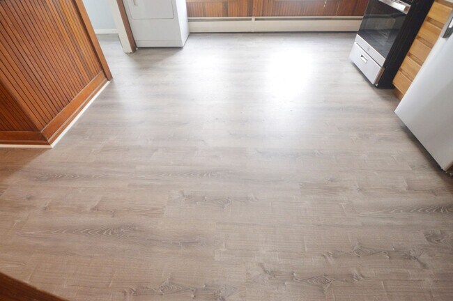 Building Photo - 38 Cascade St