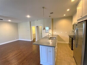 Building Photo - 305 Felt Cir