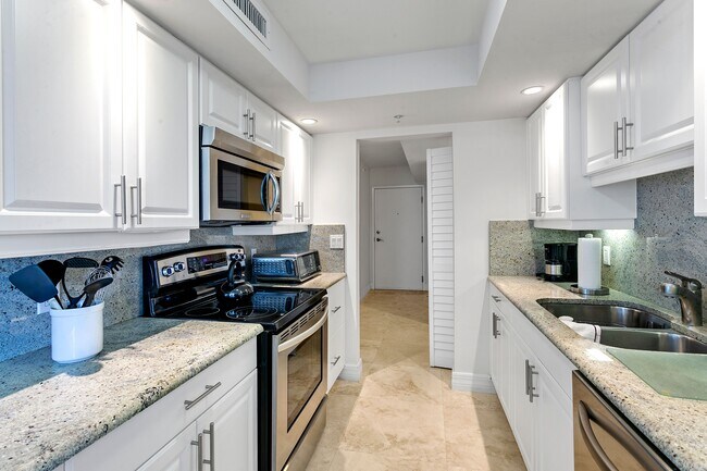 Building Photo - 3000 N Ocean Dr