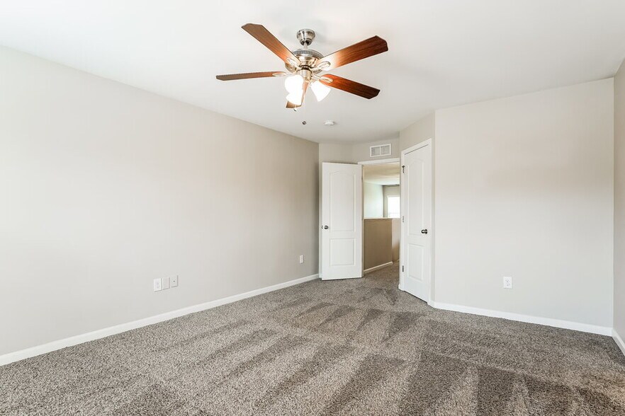 Building Photo - 1335 Lombar St