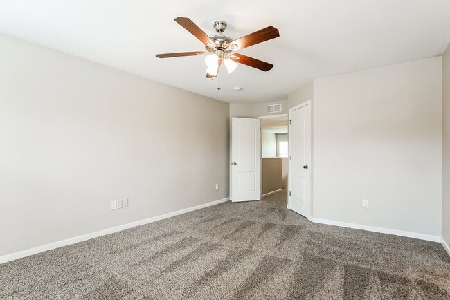 Building Photo - 1335 Lombar St