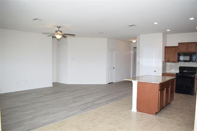 Building Photo - 2021 Pitkin Dr