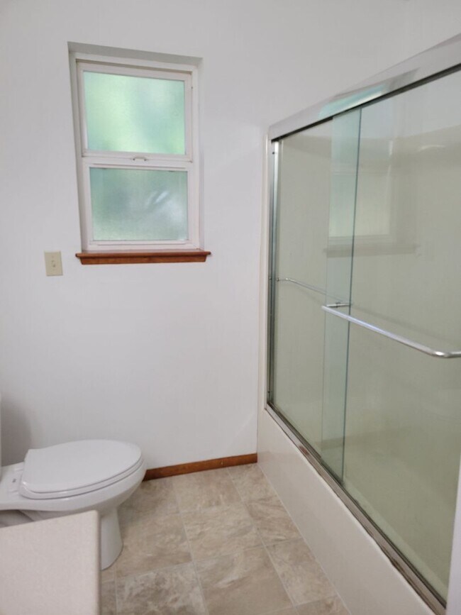 Building Photo - ***PENDING APPLICATION***2 Bed, 1 Bath Beachfront Home For Rent with Stunning Water Views Near Di...