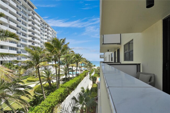Building Photo - 1623 Collins Ave