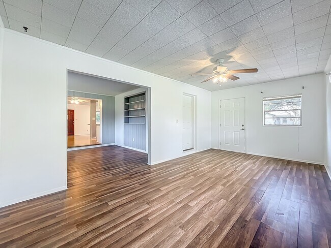 Building Photo - 1706 Cambridge Dr