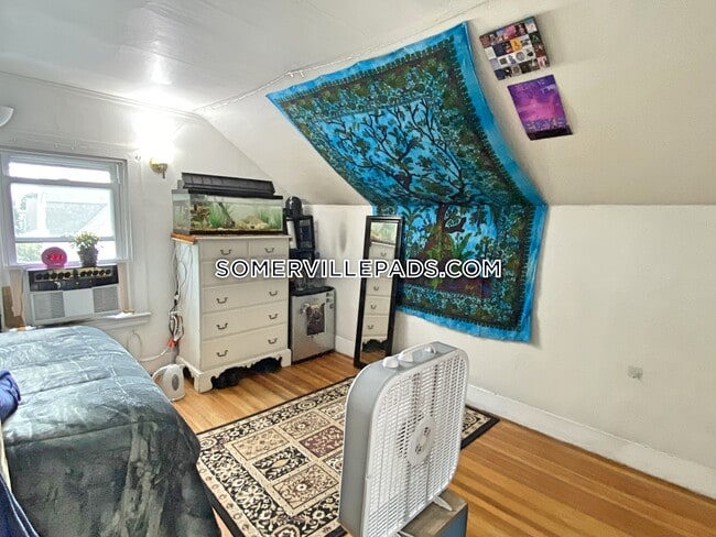 Building Photo - 76 Curtis St