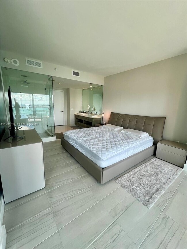 Building Photo - 650 NE 32nd St