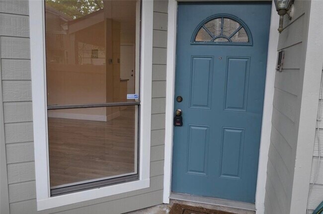 Building Photo - 2379 Briarwest Blvd