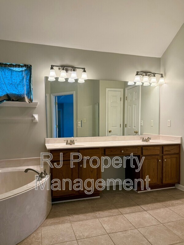 Building Photo - 11579 Mahogany Dr