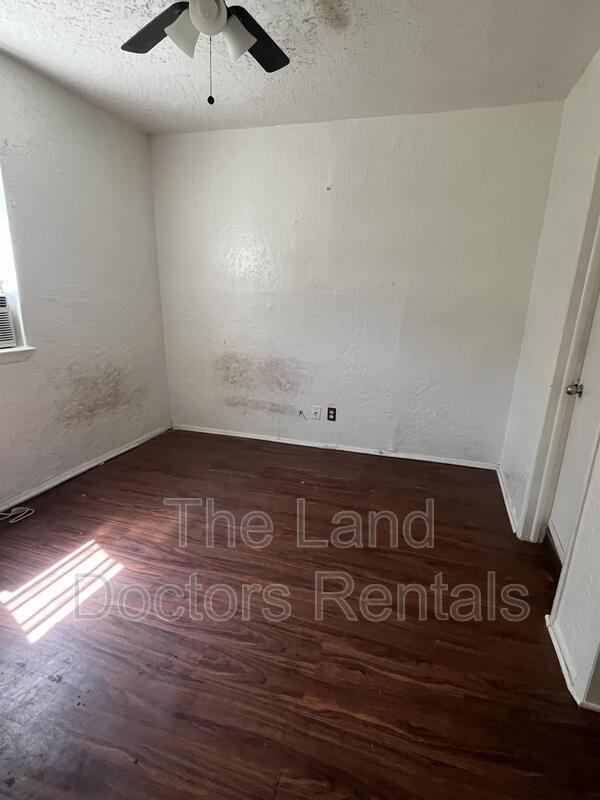 Building Photo - 717 S Hope Ave