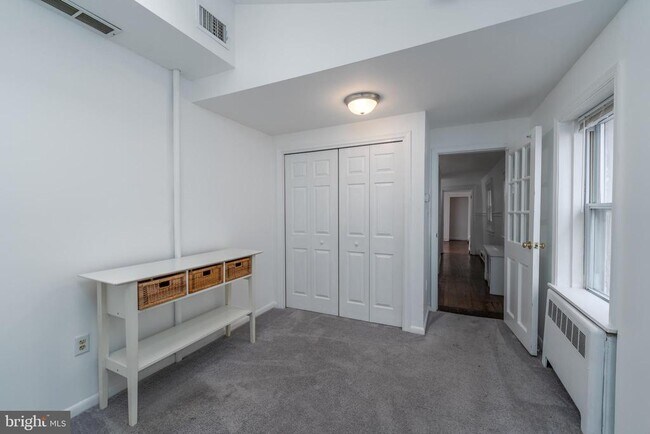 Building Photo - 1153 Riverside Ave