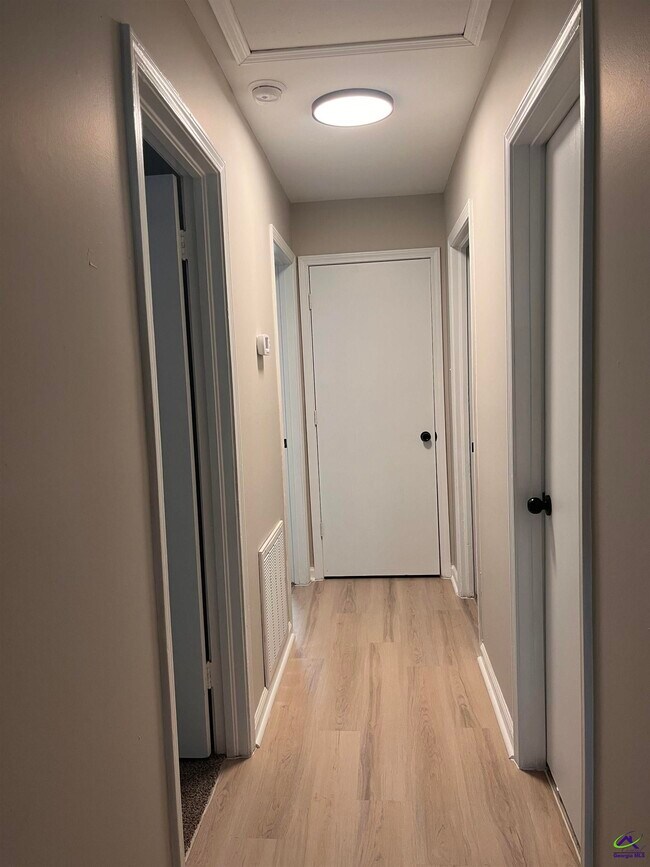 Building Photo - 202 Sherman St