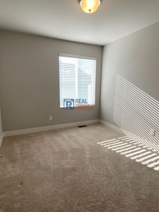 Building Photo - 16218 E Elk Dr