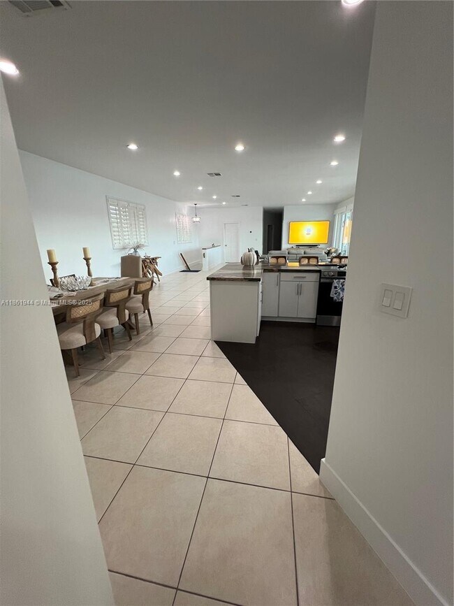 Building Photo - 7760 Aviation Blvd