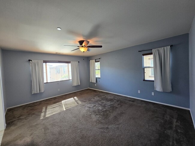 Building Photo - Spacious Home in Amenity-Rich Community