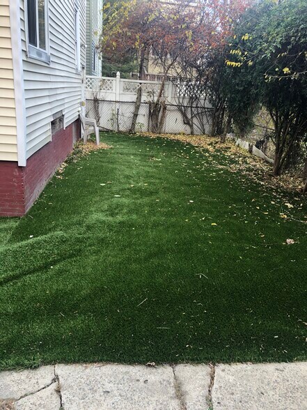 Building Photo - 374 Prospect St