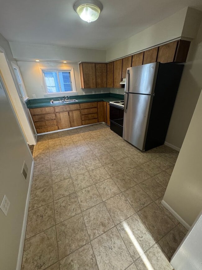 Building Photo - 3 Bed 1 Bath Bay City Home