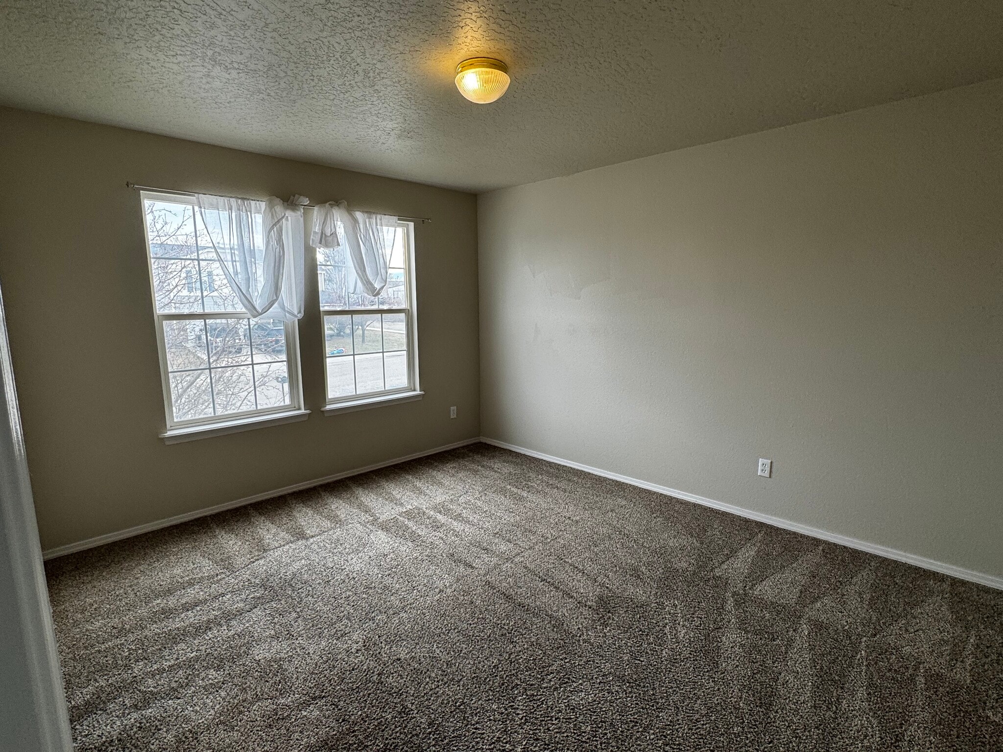 Building Photo - 172 W Tehuti Ct