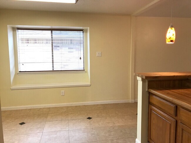 Building Photo - 2118 Endicott Ln