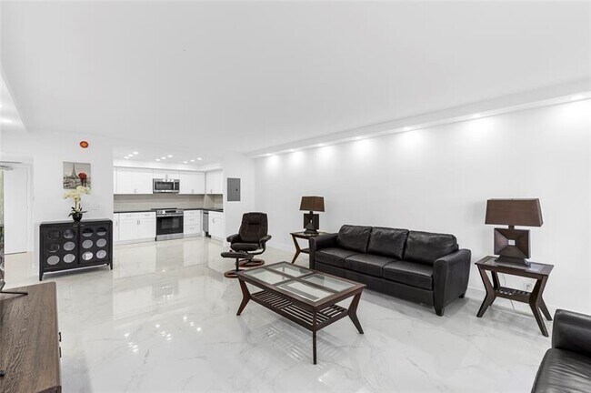 Building Photo - 3750 Galt Ocean Dr