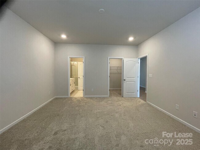 Building Photo - 403 Wescott St