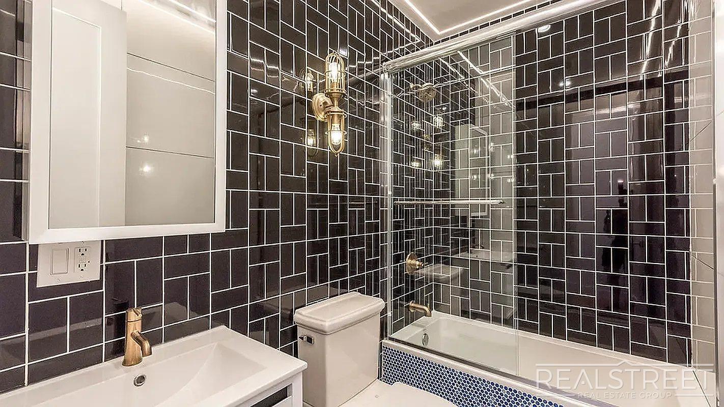 Building Photo - Starr Street