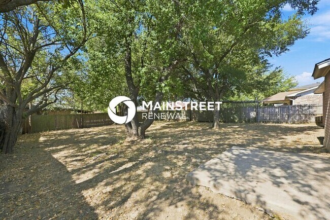 Building Photo - 4 Bedroom Pet-Friendly Home in ARLINGTON, TX with Main Street Renewal