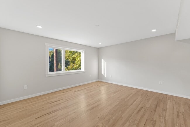 Building Photo - 312 Garfield Ave