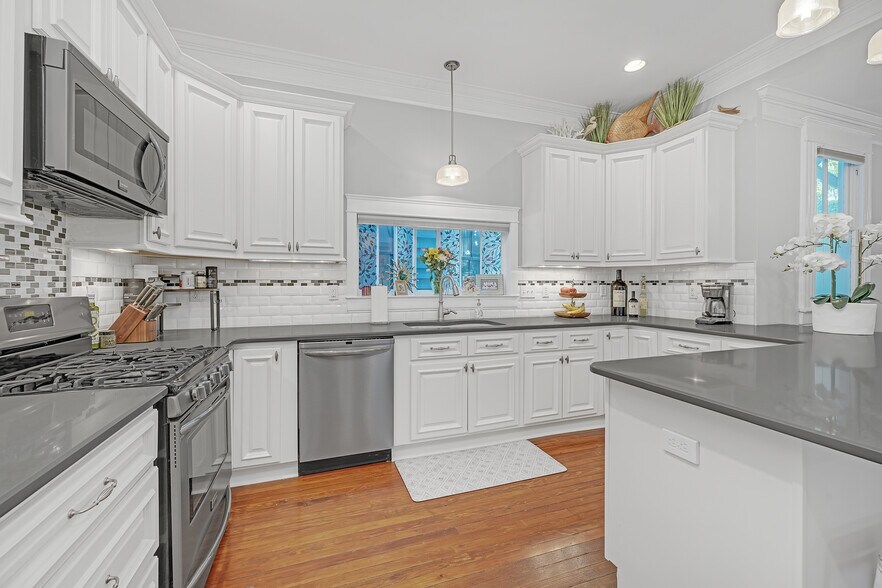 Building Photo - 312 N 5th Ave