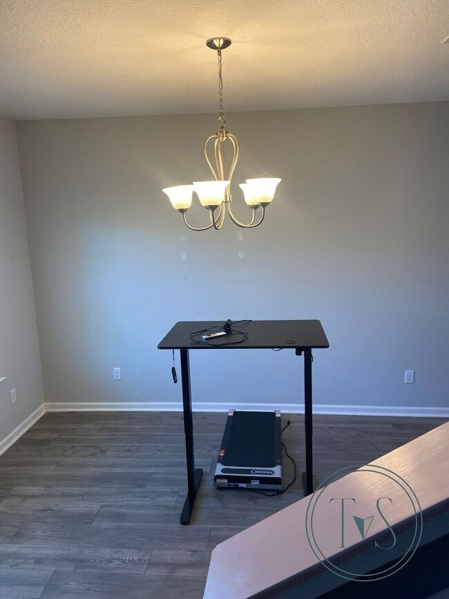 Building Photo - SPRING MOVE-IN SPECIAL AND RATE DROP ALERT...