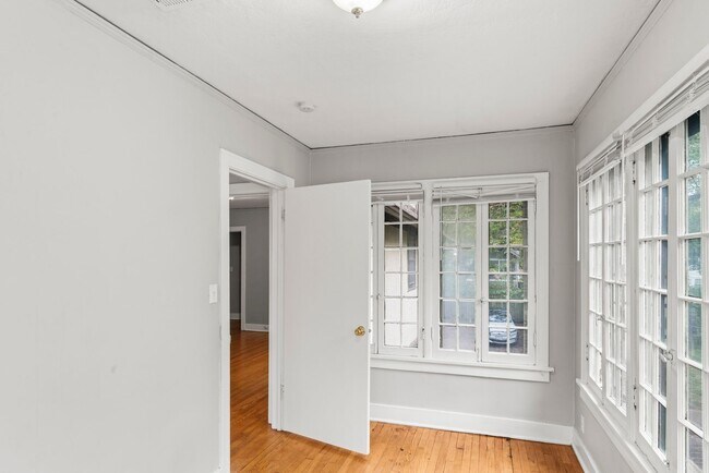 Building Photo - 5341 Holmes St