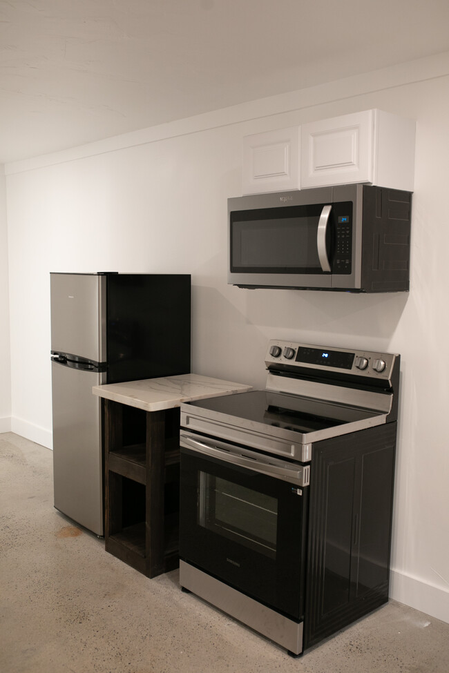 New appliances - 660 E Pine Ave