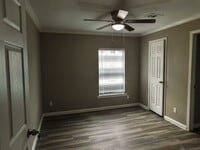Building Photo - Room For Rent