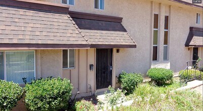 Building Photo - 2 bedroom, 1.5 bath townhome with 2 parking in Escondido