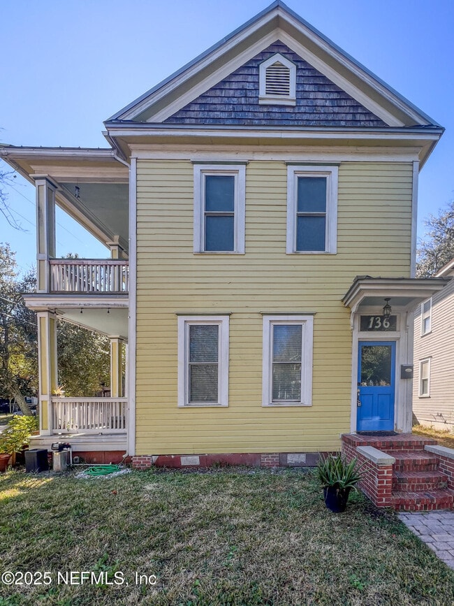 Building Photo - 136 E 6th St