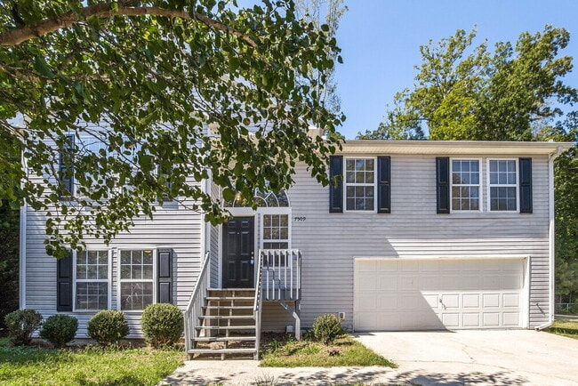 Building Photo - 7509 Stonehenge Way
