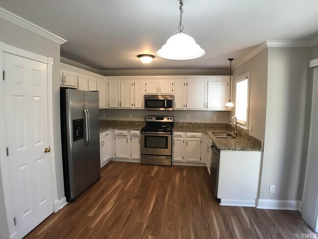 Building Photo - 105 Sandy Creek Ct