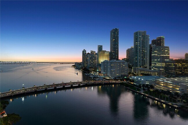 Building Photo - 701 Brickell Key Blvd