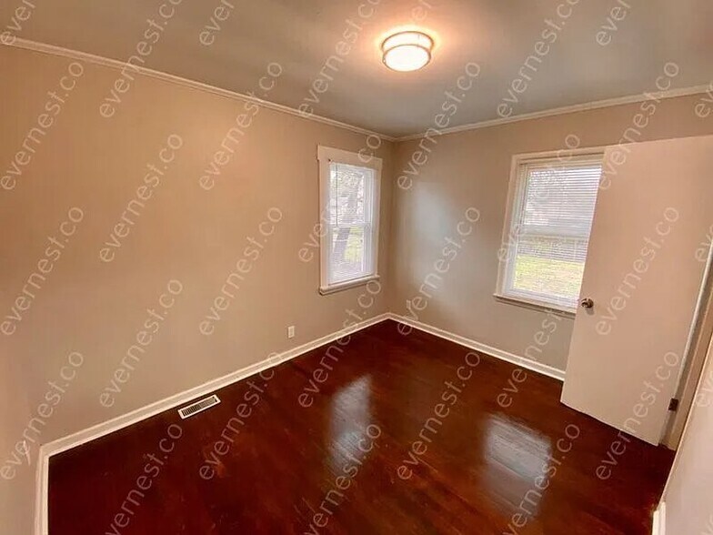 Building Photo - 63 Hill Ln