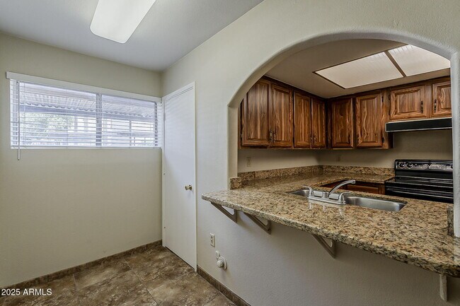 Building Photo - 461 W Holmes Ave