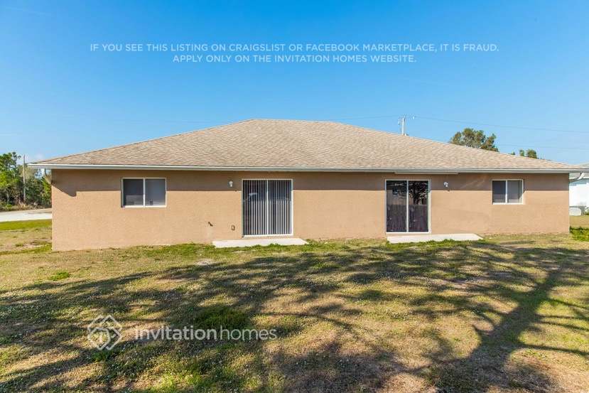 Building Photo - 867 Bedford Dr