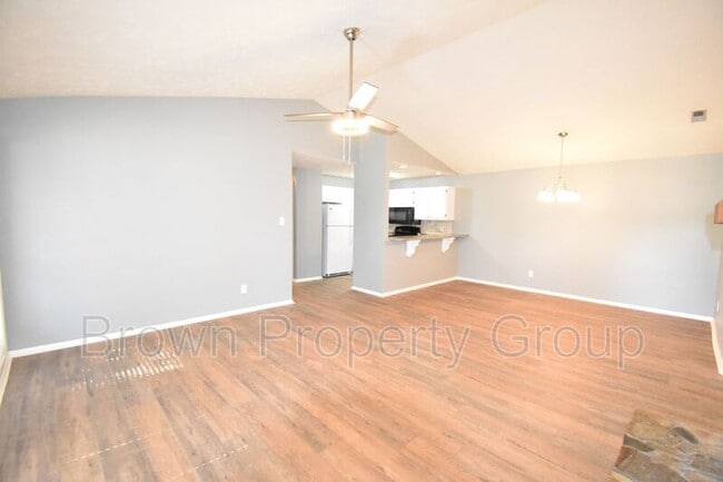 Building Photo - 1909 Tryon Dr