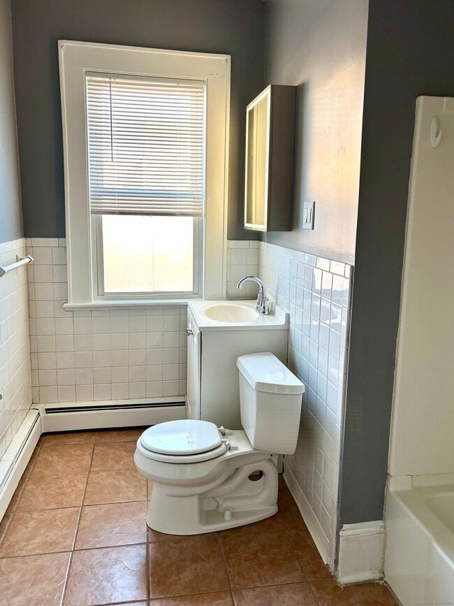 Building Photo - 129 Post Rd