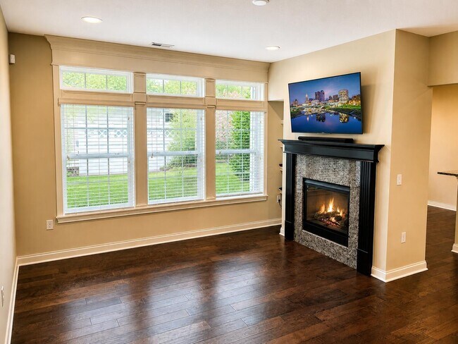 Building Photo - 3818 Rennes Dr