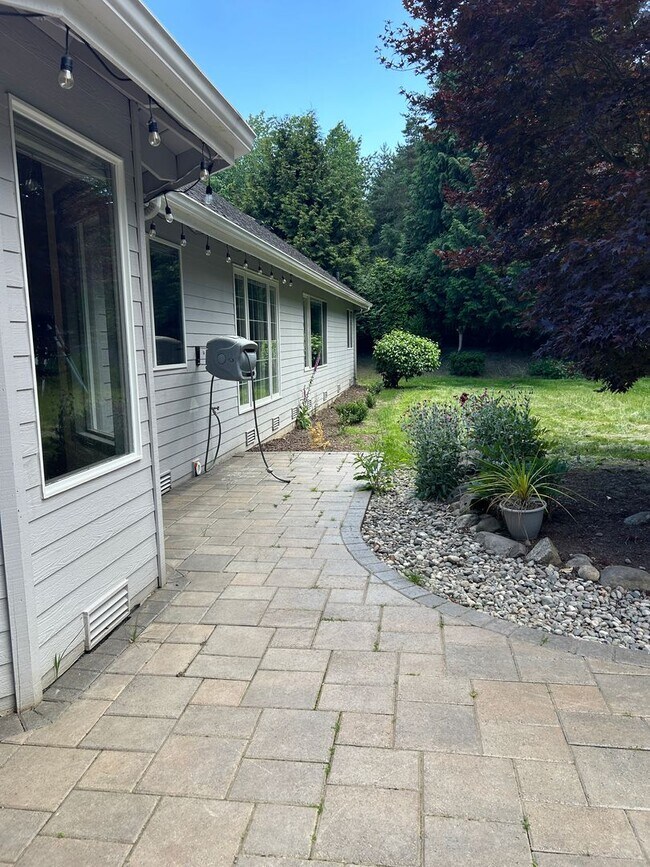Building Photo - 3bd/2.5ba Redmond Home